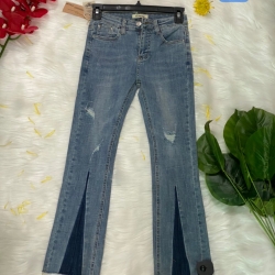 Quần jeans nữ màu xanh có phối lai