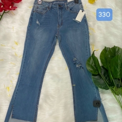 Quần jeans nữ lửng lỡ màu xanh